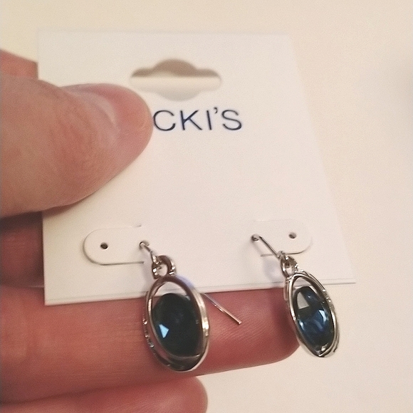 4/$20❤️ BNWT Bundle Of Ricki's Earrings - Picture 4 of 4
